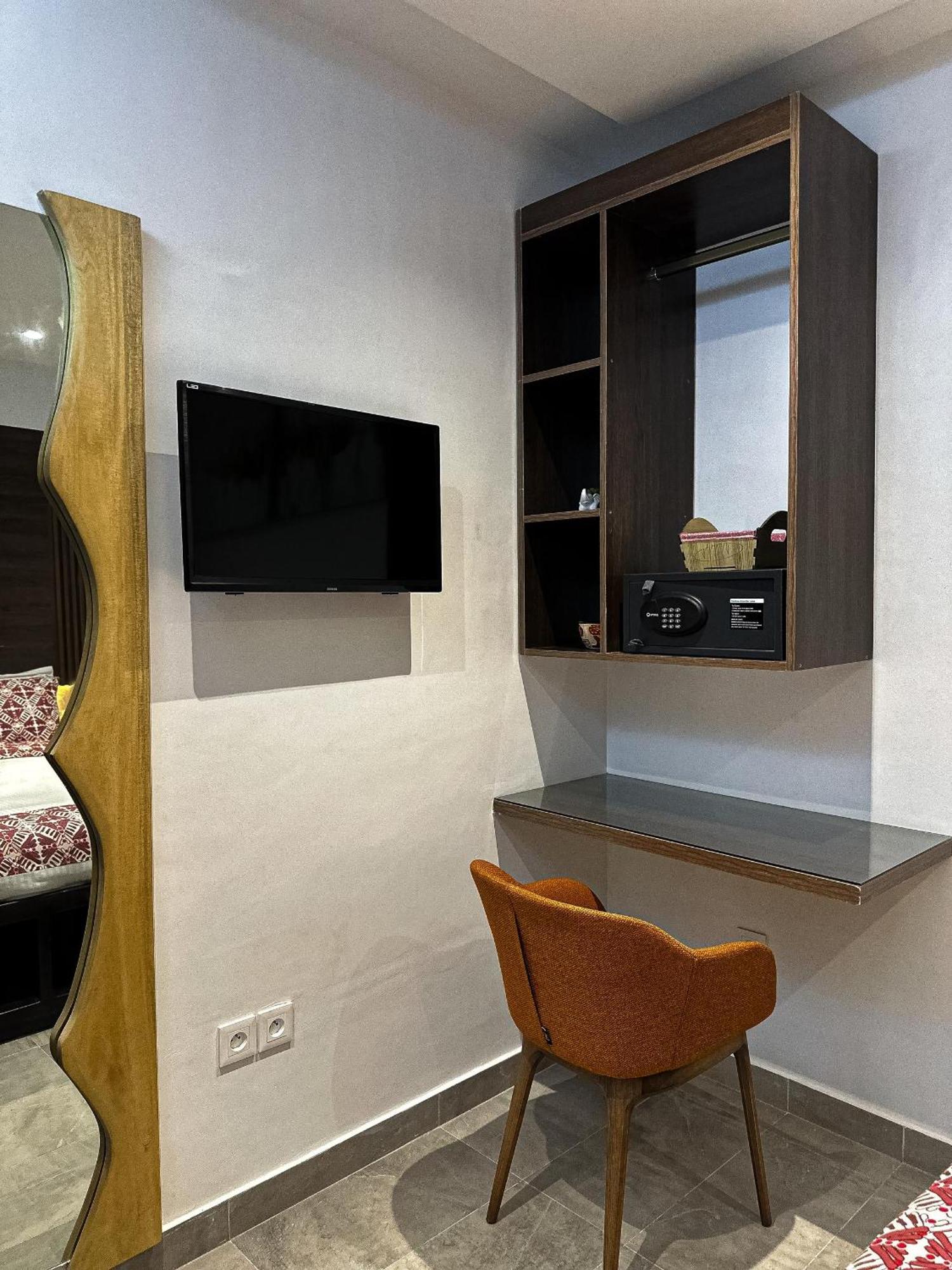 Klik Klak Appart Hotel Котону Екстериор снимка